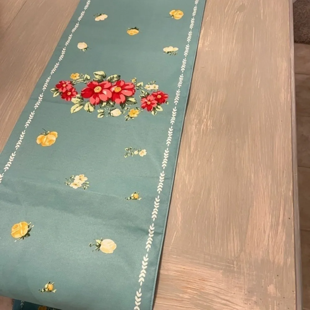 Reverseable Floral Table Runner in Teal and Red/teal and white